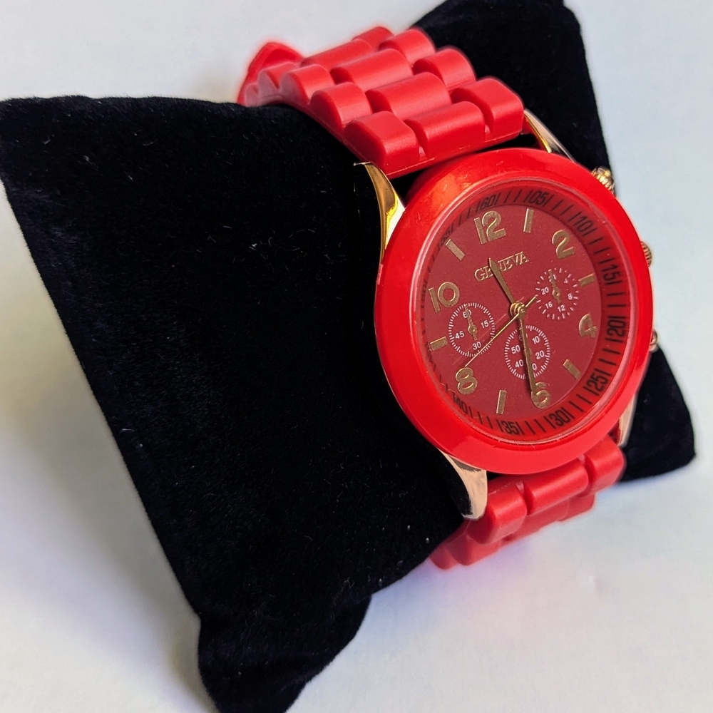Stylish Black and Gold Decorative Watch